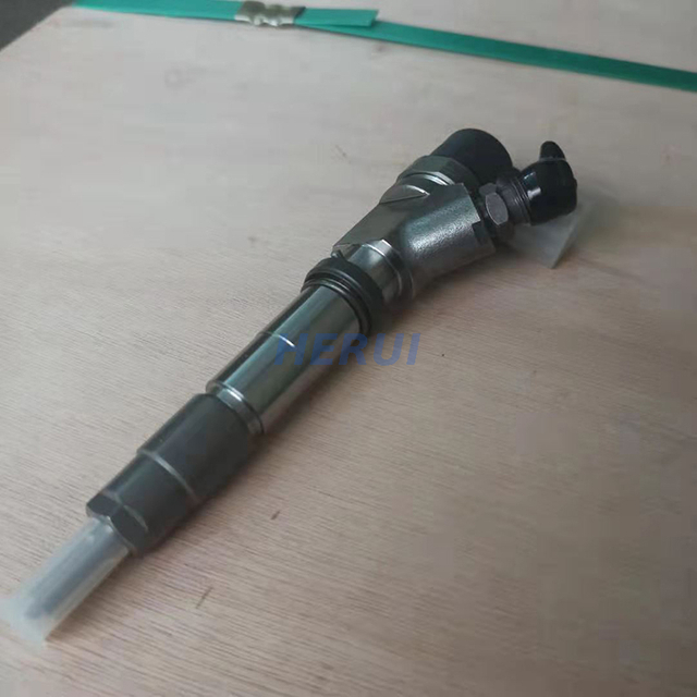 SK135SR SK130-8 SK140-8 Diesel Fuel Injector Assy 0445120126 